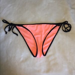 Bikini bottoms tied at the sides